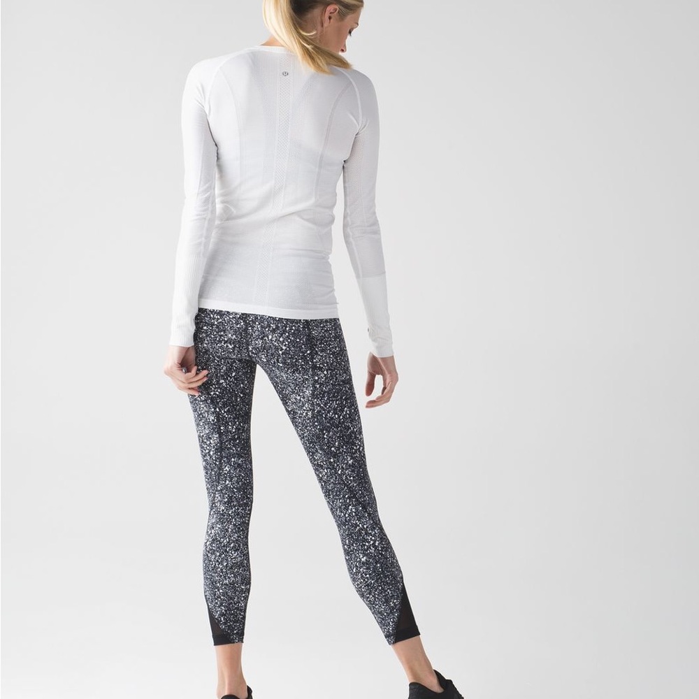 Lululemon Inspire Tight II Splatter White and Black Size 6 Athletic Legging